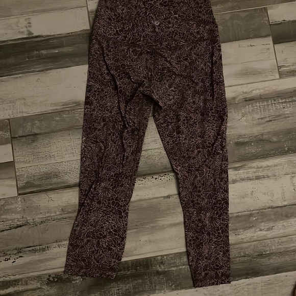 Lululemon purple flowery leggings - Picture 2 of 4